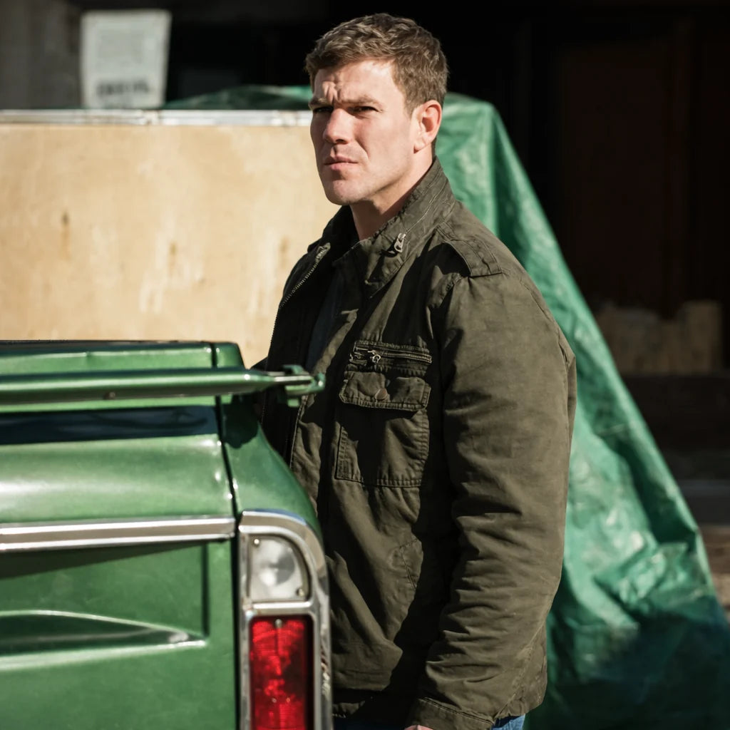 Austin Stowell NCIS Origins S02 Green Jacket