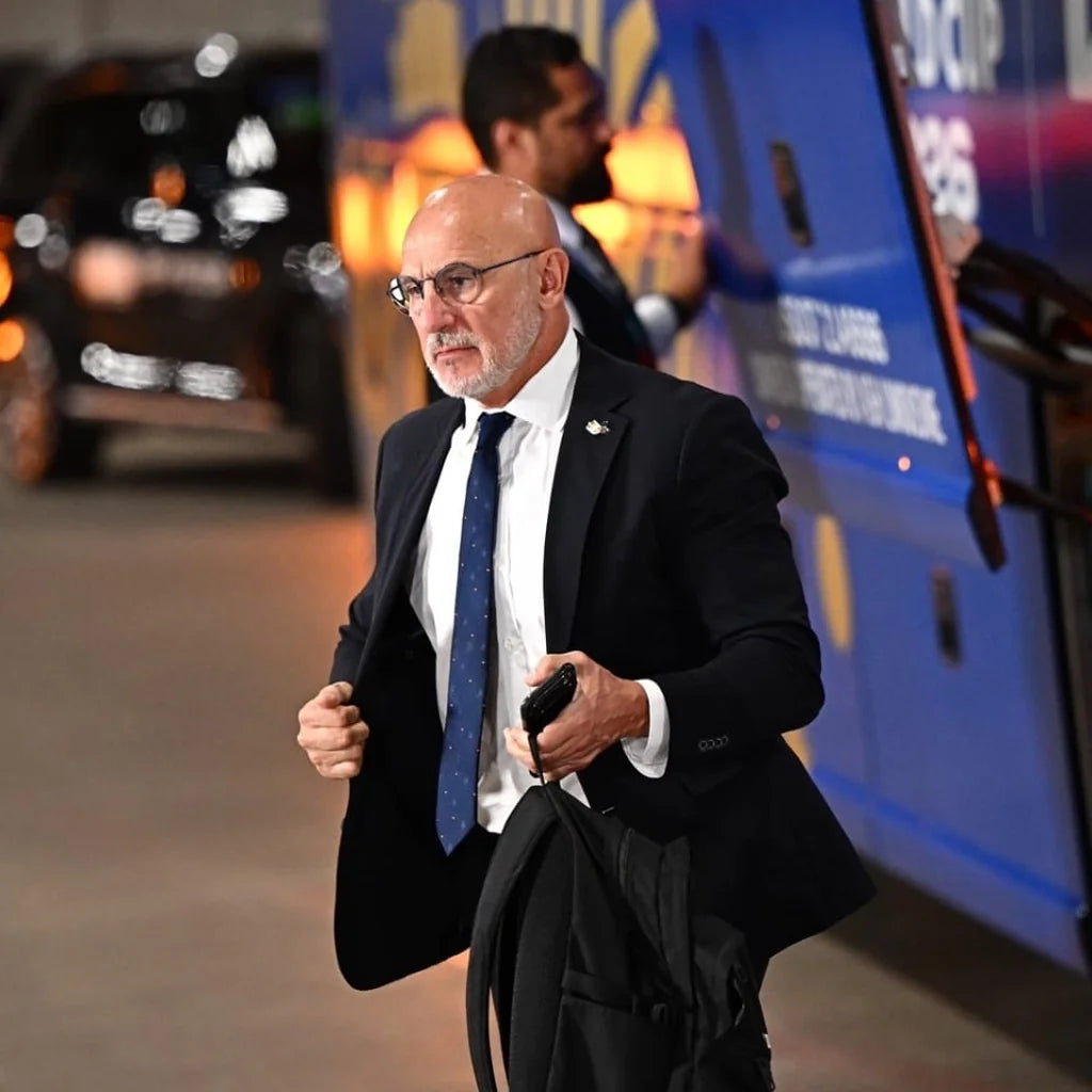 Spanish Manager Luis de la Fuente Suit
